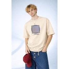 Caddekombin Erkek Numerik Detaylı Minimalist Geometrik Bisiklet Yaka Bej T-Shirt