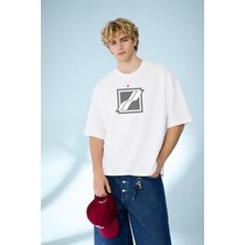Caddekombin Erkek Soyut Akışkan Çizgi Tasarımlı Bisiklet Yaka Beyaz T-Shirt