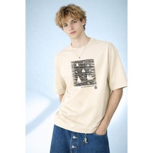 Caddekombin Erkek Let Your Dreams Set Sail Baskılı Yelkenli Desenli Bej T-Shirt