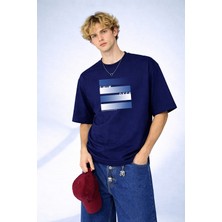 Caddekombin Erkek Okyanus Katmanları: Mavi Tonlu Dikdörtgen Grafik Tasarım Lacivert T-Shirt