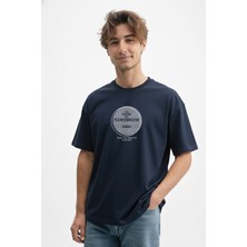 Caddekombin Erkek Zamanın Ruhu: Now Or Tomorrow Yazılı Lacivert T-Shirt