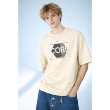 Caddekombin Erkek Core Lab Baskılı Altıgen Grafik Tasarım Bisiklet Yaka Bej T-Shirt