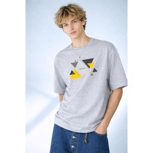 Caddekombin Erkek Abstract Yazılı Geometrik Üçgen Tasarım Bisiklet Yaka Gri T-Shirt