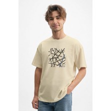 Caddekombin Erkek Çizgisel Grafik Tasarımlı Bisiklet Yaka Bej T-Shirt