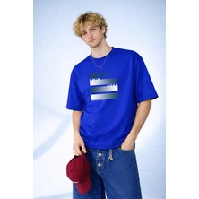 Caddekombin Erkek Okyanus Katmanları: Mavi Tonlu Dikdörtgen Grafik Tasarım Saks Mavi T-Shirt