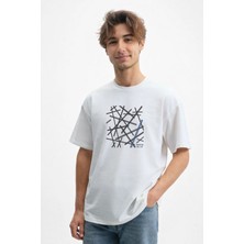 Caddekombin Erkek Çizgisel Grafik Tasarımlı Bisiklet Yaka Beyaz T-Shirt