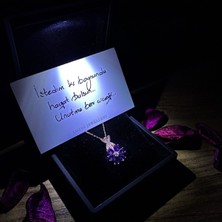 PremiumPort Işıklı Gümüş Unutma Beni Çiçeği Kolye, Şıklık ve Zarafet Sunar