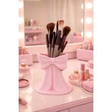 Dekor Atölye Pembe Fiyonk Şeklinde Makyaj Fırçalığı – Şık ve Dekoratif Organizer