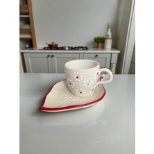 Artistic Quality Dekoratif Kırmızı Papatya Işlemeli, Kabartma Yaprak Detaylı Çay-Kahve Fincanı 1 Adet