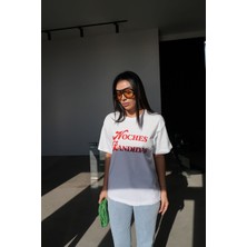 Özge Özgenç Noches Bandidas Baskılı Tshirt