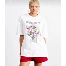 Nike Jordan Oversized Graphic FW24 Short-Sleeve Bol Kalıp Beyaz Kadın T-Shirt FV7119-100