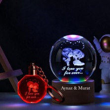 Keyfim Shop Isme Özel Işıklı Ahşap Kaideli  Tatlı Sevgililer Temalı Cam Küre 8*6cm ve Anahtar Seti