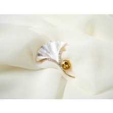 Atelier Tuğba BRŞ011 Zirkon Taşlı Ginkgo Yaprağı Figürlü Gold Kağlama Kadın Broş