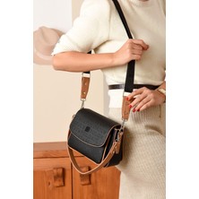 Pratik ve Şık Çok Bölmeli Tasarım - Just Polo Kadın Çantası 4062 Siyah Taba