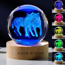 Keyfim Shop Kişiye Özel Işıklı Ahşap Kaideli Ikili Kurt Temalı Cam Küre 8*6cm