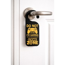 MisterionStudio Gamer Kapı Askısı – Do Not Disturb I’m Gaming Kapı Tabelası