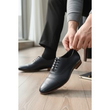 Enoch Erkek Siyah Hakiki Deri Klasik Ayakkabı Brogue Detaylı Cap Toe Burunlu ve Ince Meşin Tabanlı Bağcıklı Model