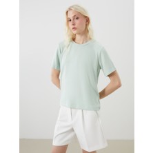 Lc Waikiki Yeni Sezon Bisiklet Yaka Nakışlı Kadın Tişört