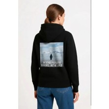 Queene Dreams Oversize Hoodie - Sırt Baskılı Survivor Penguin Temalı, Felsefi Yazılı Kapüşonlu Sweatshirt - Siyah