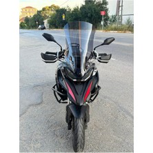 Motocam Qj Srt 900 Ön Cam 2023-2025 Model 61CM Füme Renkli 4mm