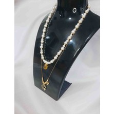 Shine Elagance Inci Ucunda Şeffaf Sarı Cam Boncuk Kombini Altın Rengi Çelik Zincir Ucunda Parlak Zirkon Taşlı Kedi Temalı Çelik A Harfi Detaylı Kadın 2'li Kolye Sevgililer Günü Hediyesi