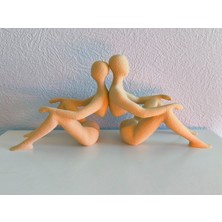 TSC Sırt Sırta Oturan Sevgili Çift Heykeli Hediyelik Dekoratif Obje Figür 15 cm