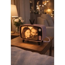 Dekor Atölye Kişiye Özel Fotoğraflı Retro Tv Masa Lambası – Anılarınızı Işıkla Canlandırın
