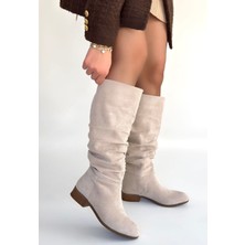 Roof Atelier Kadın Bej Süet Kahverengi Tabanlı Körüklü Sivri Burun Kısa Topuklu Çizme - Winda