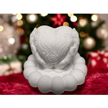 Momenti Di Passione Dekoratif Eller Arasında Kalp Figürü | El Yapımı Seramik Obje | Modern & Romantik Masa Üstü Aksesuarı