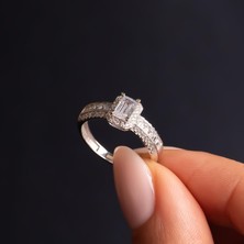 Hakan Mücevherat Kenarı Taşlı Baget 14 Ayar Altın Yüzük