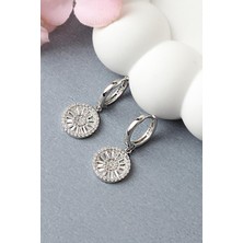By Barun Sallantılı Yuvarlak Baget Zirkon Taşlı Silver Beyaz 925 Ayar Gümüş Küpe