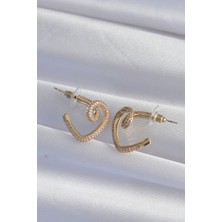 Lokiboo Pirinç Gold Renk Zirkon Taşlı Kıvrımlı Yarım Kalp Küpe - TJ-BKP9279