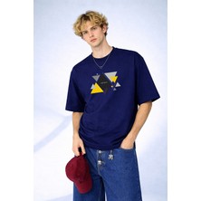 Caddekombin Erkek Abstract Yazılı Geometrik Üçgen Tasarım Bisiklet Yaka Lacivert T-Shirt