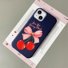 HONTINGA iPhone 15 Plus ile Uyumlu Kılıfı Deri Dokusu Anti Düşme Yumuşak Silikon Telefon Kılıfı Vişne Desen K7-3083