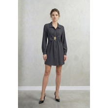 Stella Pulvis Gri Aksesuar Detaylı Diz Üstü Krep Elbise