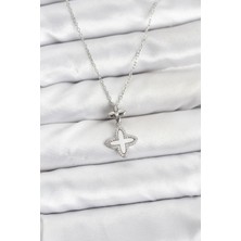 Callerrons Accessories Zincir Gümüş Renk 4 Yapraklı Yonca Model Zirkon Taşlı Kadın Kolye - EBJ260130W39315