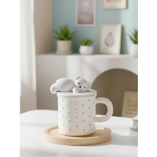 Bam Ayıcık Figürlü Nokta Desenli Kaşıklı Kapaklı Seramik Kupa 350 ml