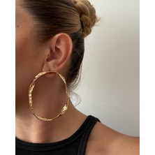 Sevvostakı Desenli Marka Model Şık Gold Detay Halka Küpe