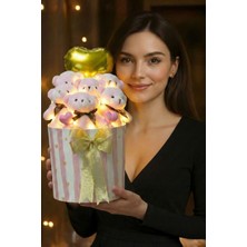 Sole Sevgililer Gününe Özel: LED Peri Işıklı Gold Detaylı Premium Silindir Kutuda, Kalpli Balonlu 6’lı Pembe Ayıcık Buketi