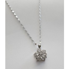 Nenya Gümüş Kaplama Baget Taşlı Dönen 6 Yapraklı Çiçek Çelik Kolye