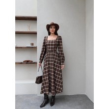 Esra Helvacı Kare Yaka Kemerli Ekose Elbise