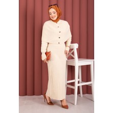 KL Düğme Detaylı Pelerinli Triko Elbise Takım Krem