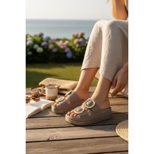 Akınalbella Kadın Siyah Yuvarlak Tokalı Platform Terlik - Gold Şerit Detaylı Taban