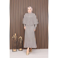 RAF Düğmeli Pelerin & Triko Elbise Tesettür İkili Takım Vizon