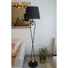 Normadia Modern Siyah Gold Detaylı Ayaklı Abajur, Şık ve Zarif Tasarım