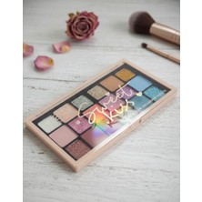 Hayal Çanta Sweet Kiss 18'li Mat ve Işıltılı Far Paleti