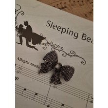 Şık Tasarım Gümüş Renk Kurdela Broş