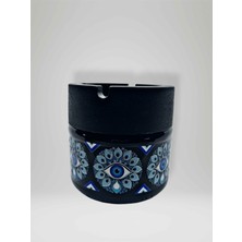 Mundy Dumansız Nazar Küllük | Cam Gövde Üzeri Nazar Desenli Baskı – Yanmaz & Yapışmaz Üst Kapak | Şık Masa Küllüğü 8,5 cm (Kod:17)