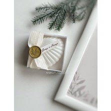 Söz, Nişan, Nikah, Kına, Düğün Hediyelik Mühür Detaylı Kutulu Incili Istiridye Mum - 10 Adet