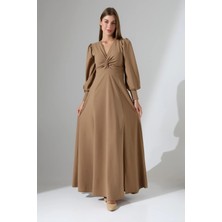 Ezraa Kamel Rengi Krep Kumaş Önü Düğüm Uzun Kollu Çift Yırtmaçlı Elbise